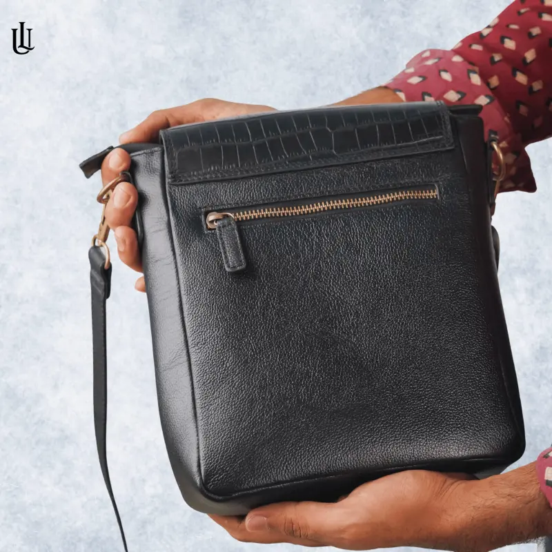 Wade Sling Bag – Black